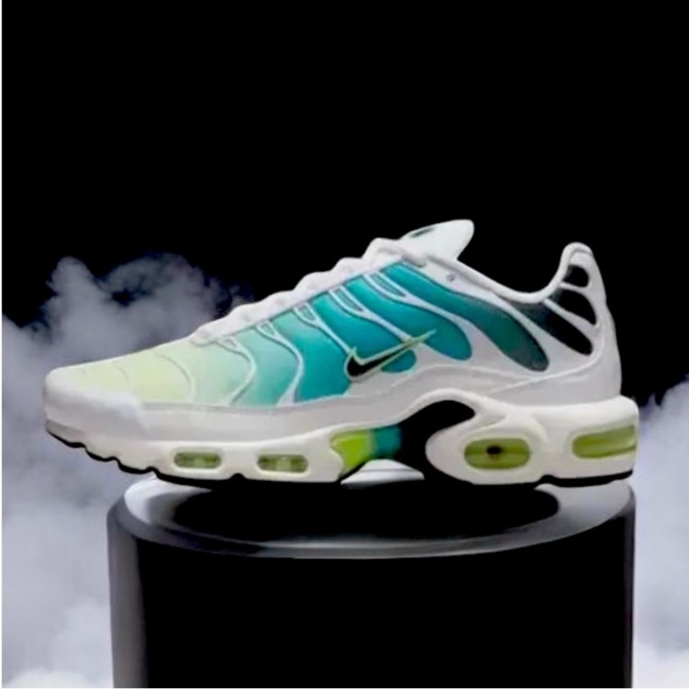 Nike Air Max Plus Women’s 8 Sneakers Dusty Cactus Barely Volt